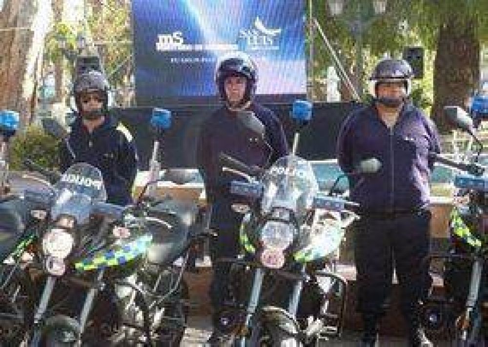 Entregaron trece nuevas motos para la Polic�a Caminera