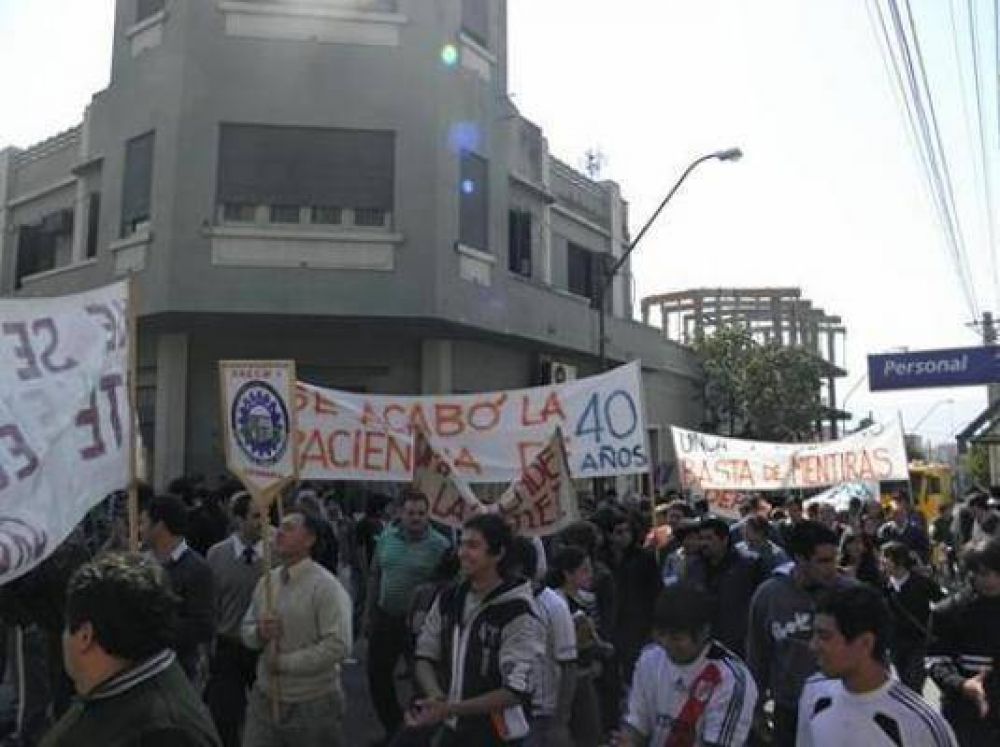 Docentes de la ENET vuelven a marchar el viernes