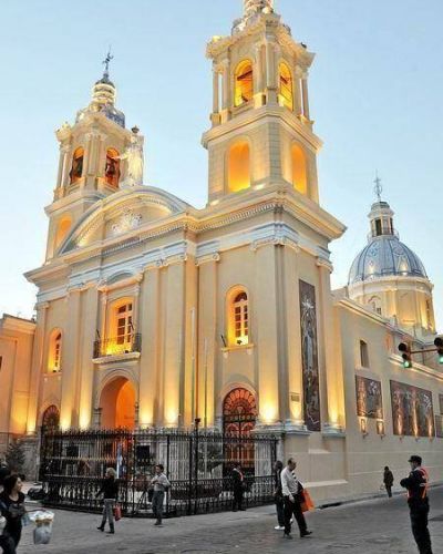 Provincia inaugura sistema lum�nico en la iglesia de la merced 