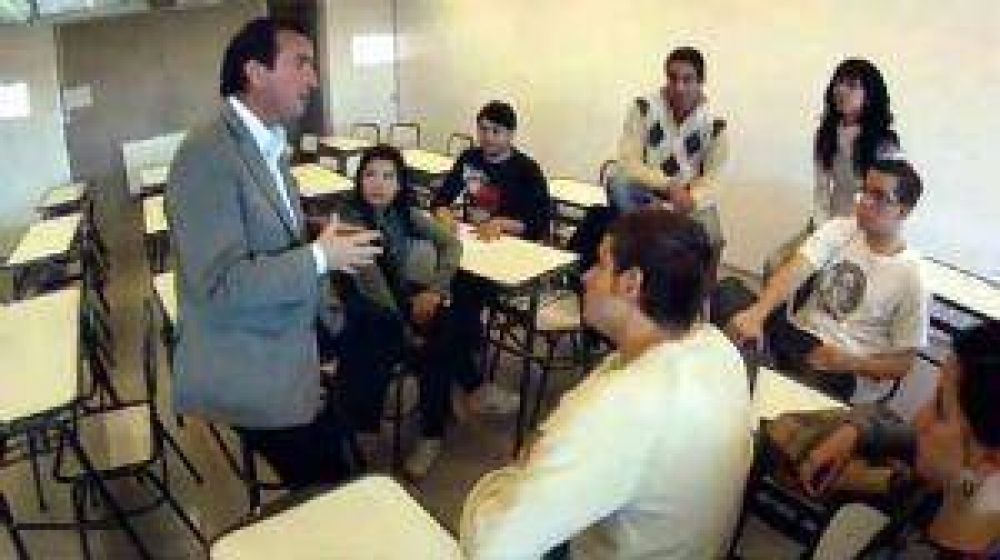 La campa�a ya tiene su guerra de spots 