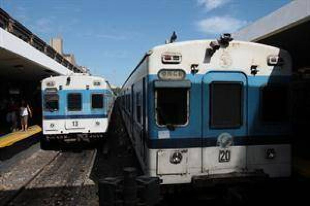 Chocaron dos trenes y un colectivo: hay siete muertos y unos 120 heridos