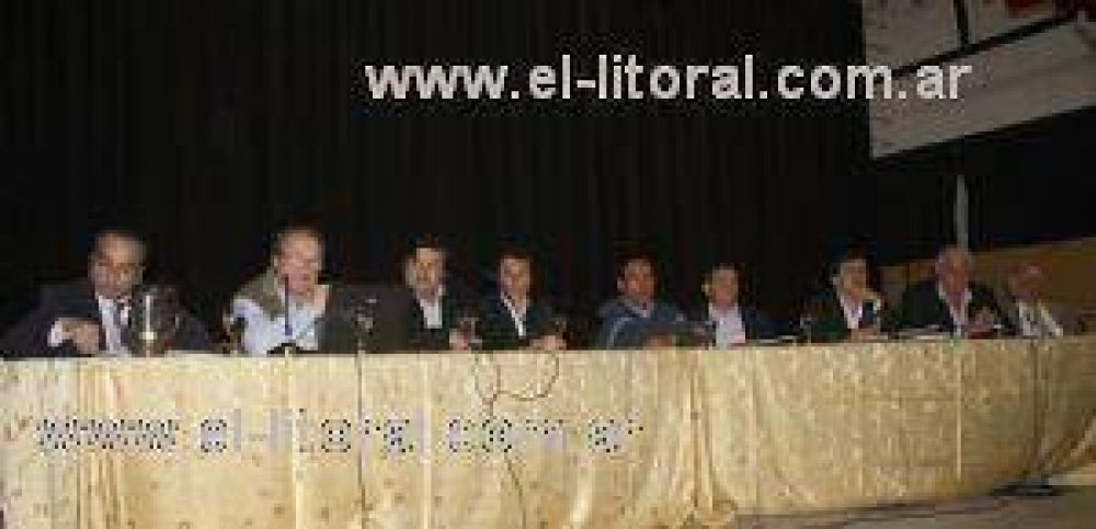 Con ausencias, los candidatos expusieron sus planes ante las entidades del campo