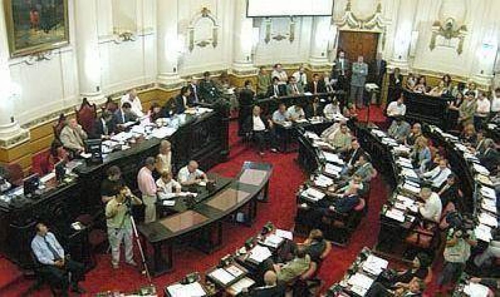 Danza de nombres por cargos legislativos