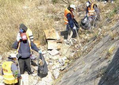 Operativo de limpieza en R�o Xibi Xibi: se recolectaron m�s de 400 bolsas de residuos