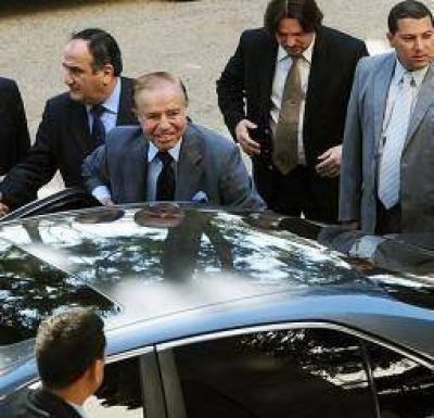 Absolvieron de culpa y cargo a Menem en la causa por venta de armas