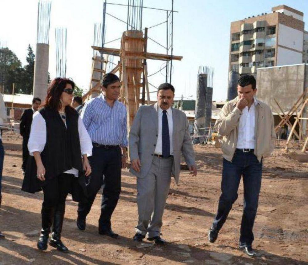 Quintela visita el avance de obra del Pueblo Cultural 