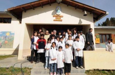 Das Neves concret� obras escolares por m�s de 10 millones de pesos