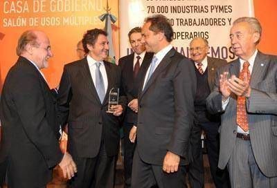 El gobernador destac� la labor de empresas de la ciudad y la zona