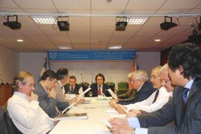 Chile a favor del colonialismo? Malestar de Argentina por los dichos de Alcalde chileno