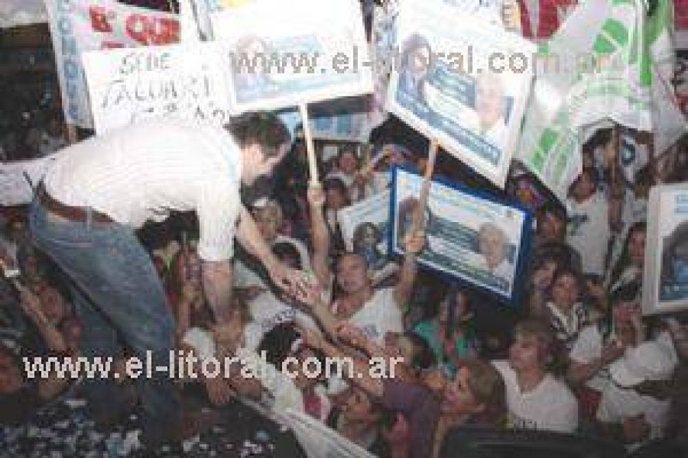 Campa�a: el kirchnerismo cerr� con un acto en las Mil