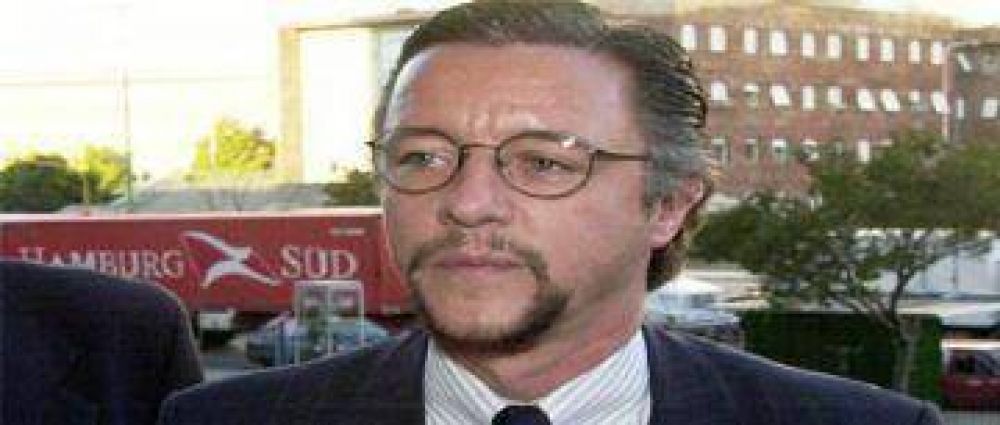 Adri�n Menem:�A Urso le cabe una demanda por da�os y perjuicios�