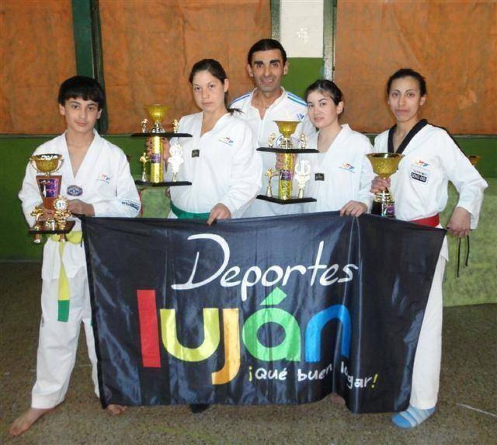 IMPORTANTES PREMIOS OBTENIDOS POR LA ESCUELA MUNICIPAL DE TAEKWONDO EN EL PRIMER TORNEO DE FORMAS