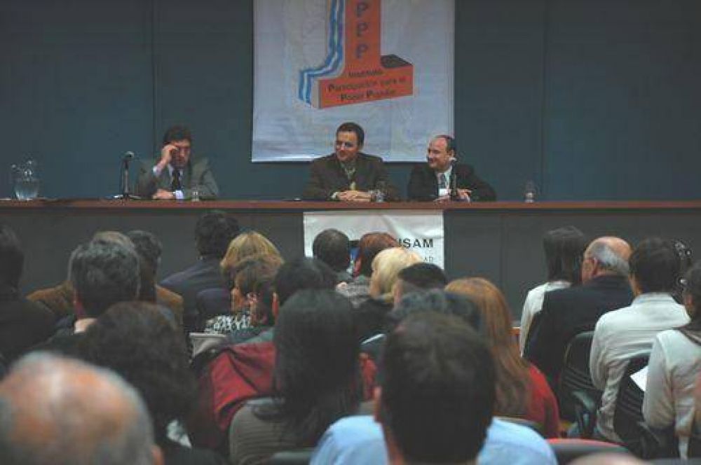 Daniel Ivoskus presente en un Seminario de Desarrollo local