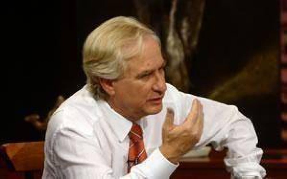 El embajador Zald�var viene el 22 y 23 a un seminario