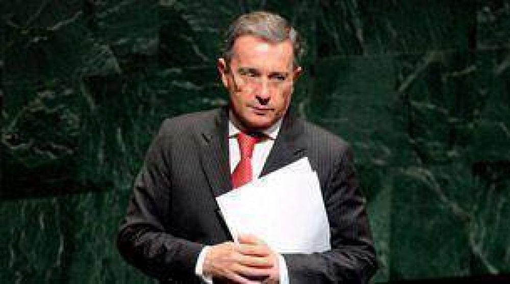 Uribe le pidi� al Vaticano que interceda ante las FARC
