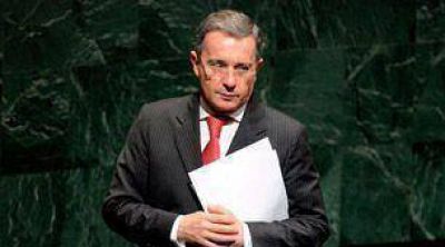 Uribe le pidi� al Vaticano que interceda ante las FARC