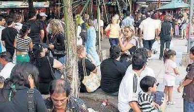 Los turistas se quedan 3 d�as en Carlos Paz
