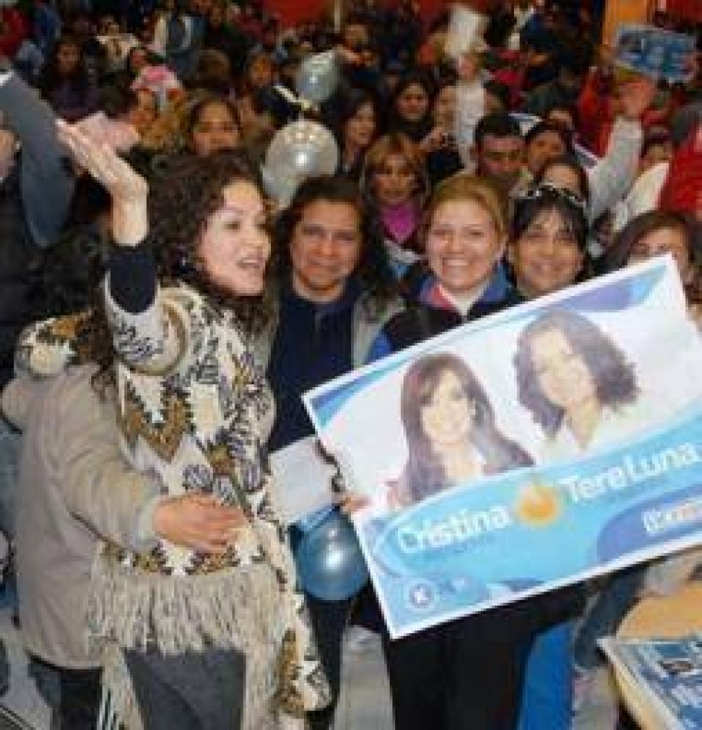 Tere Luna agrupa su �tropa� y promete revertir su derrota en Capital