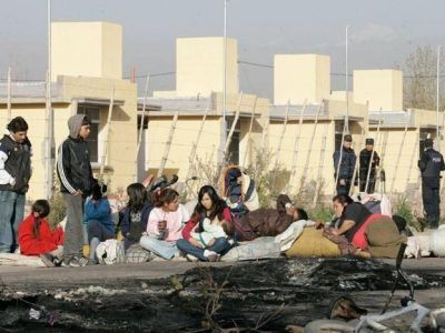 El Gobierno sospecha que la pelea electoral contamin� los reclamos habitacionales