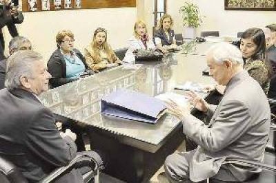 Castillo: "Haremos una oposici�n constructiva al Gobierno que viene"