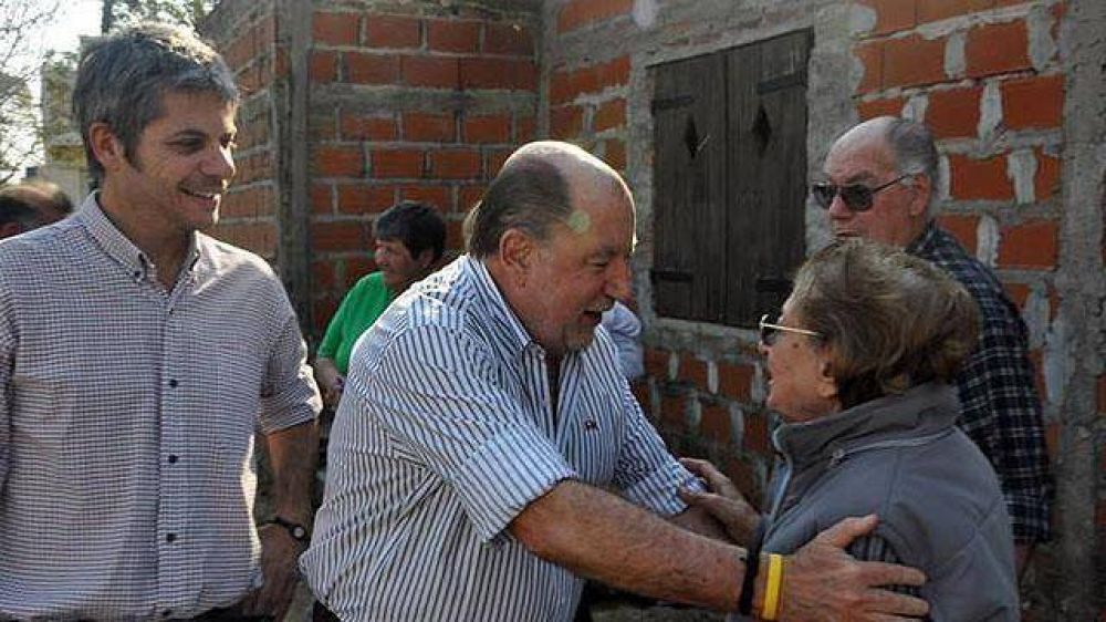 Busti promete di�logo y aumento a los docentes en pleno conflicto