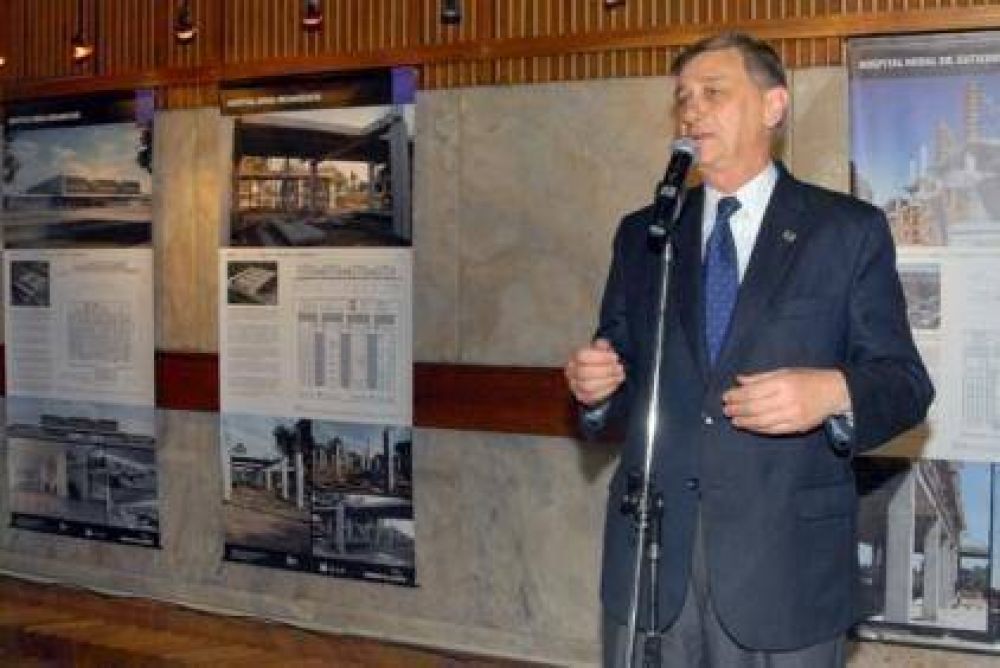 Binner: "La obra p�blica en Santa Fe tiene un gran contenido social"