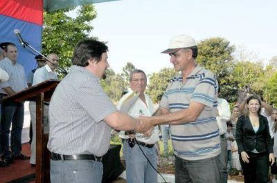 Closs destac� el uso de la madera en la construcci�n de viviendas