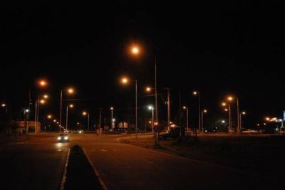 LUJ�N - QUEDO HABILITADA LA MODERNA ILUMINACION DE LA ROTONDA DE RUTA 5 Y LORENZO CASEY