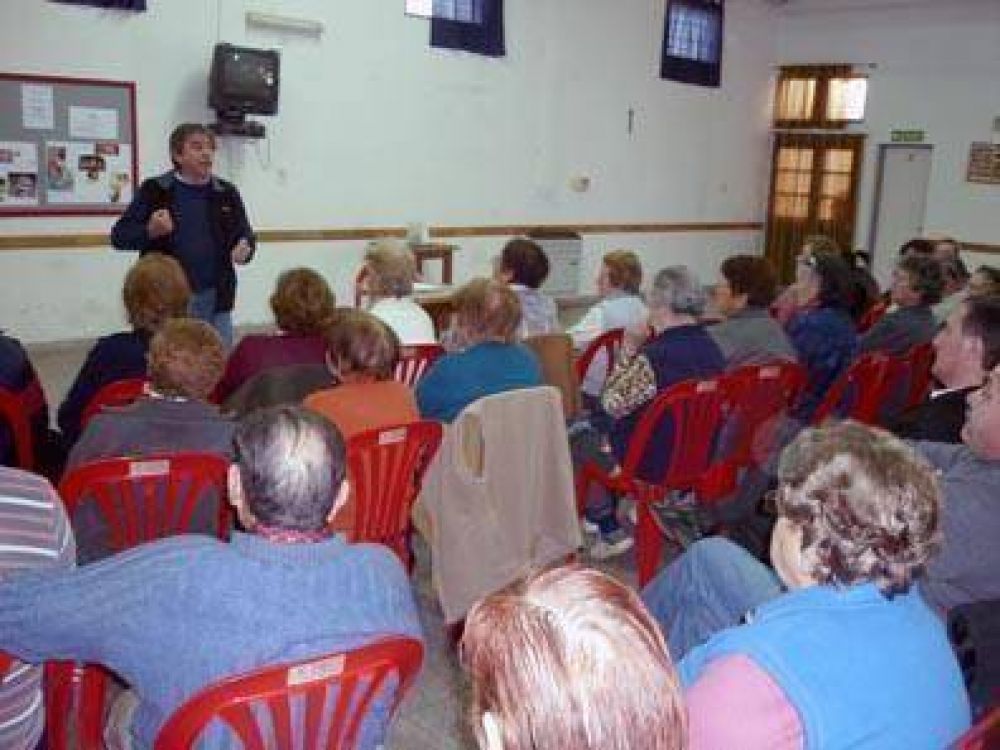 Fuerte compromiso de N�stor Auza para la reapertura del ex Policl�nico Ferroviario