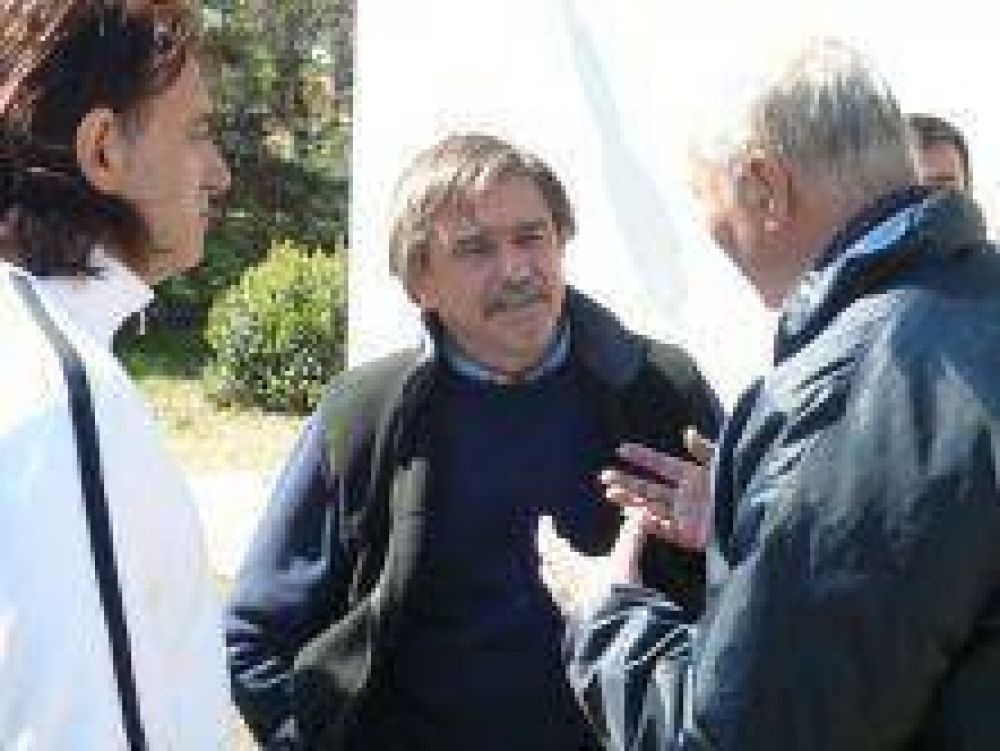 Auza anunci� que gestionar� recursos de la Naci�n para reabrir el Policl�nico Ferroviario