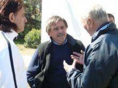 Auza anunci� que gestionar� recursos de la Naci�n para reabrir el Policl�nico Ferroviario