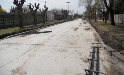 Contin�a la obra de pavimento en Saladillo