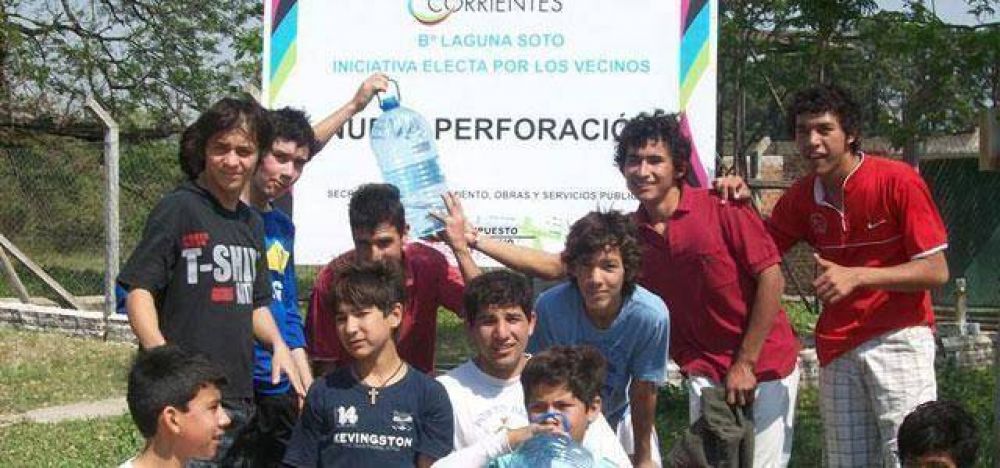En Laguna Soto siguen tomando agua de botellones mientras esperan la perforaci�n de Camau