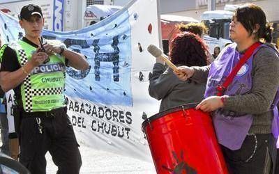 Los docentes marcharon por una cuesti�n de �pesos�