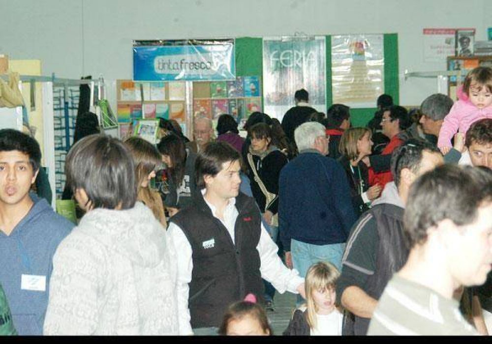     Unas 15 mil personas visitaron la feria