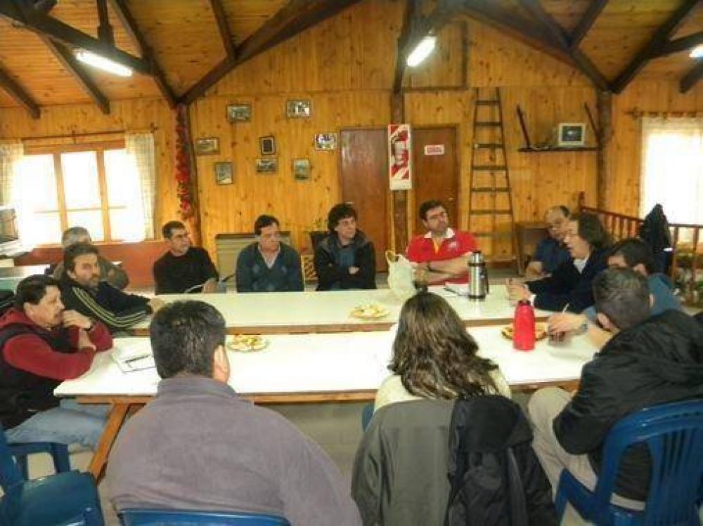 Los gremios estatales inician una lucha conjunta contra el salariazo pol�tico y reclaman mejoras sal