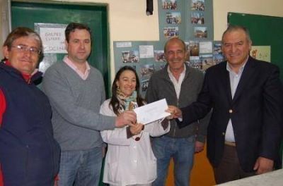 Entregan subsidio a la Escuela N�3 Sucre