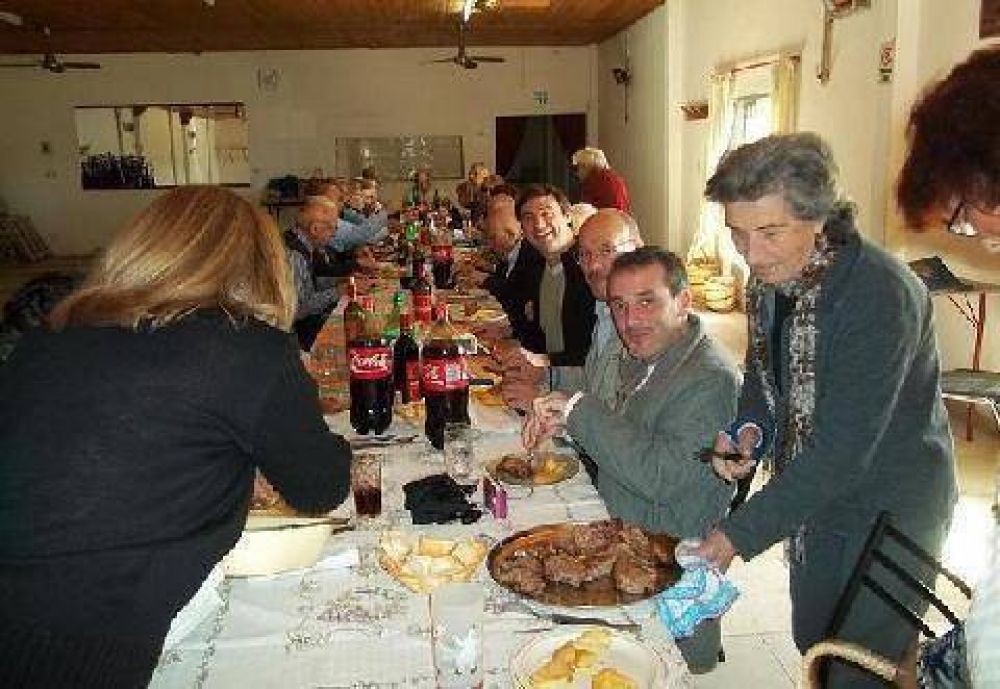 Oscar Luciani en el Centro de Jubilados del Juan XXIII