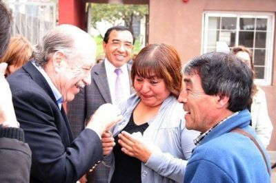 16 familias de San Fernando recibieron sus nuevas viviendas   