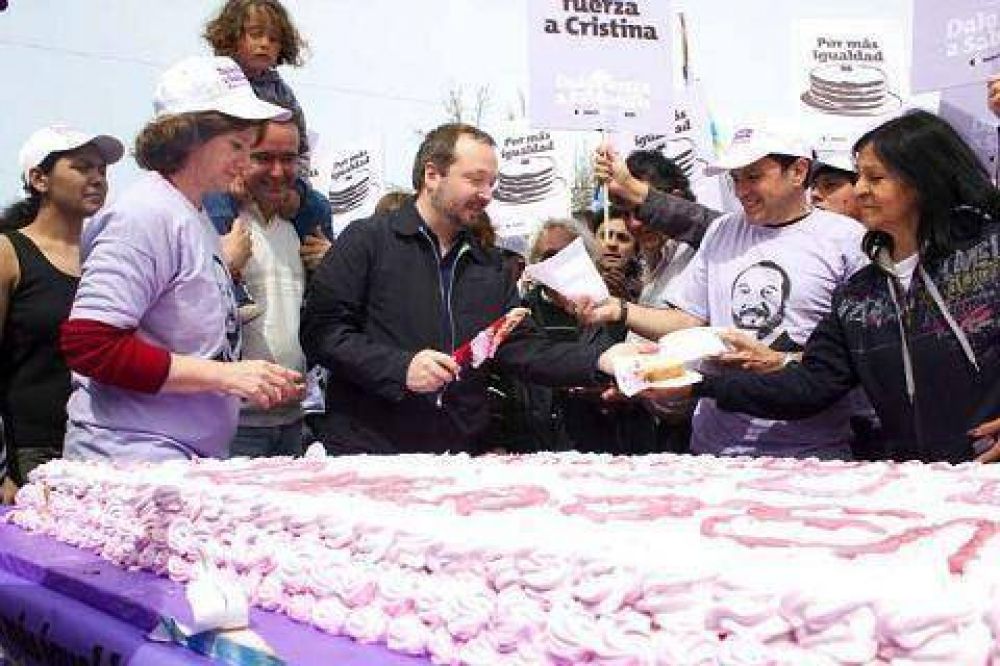 SABATELLA REPARTIO TORTA GIGANTE REPRESENTANDO LA ACTUAL DISTRIBUCION DE LA RIQUEZA