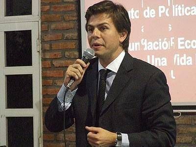 Mercuri se sum� a las cr�ticas por los festejos oficiales