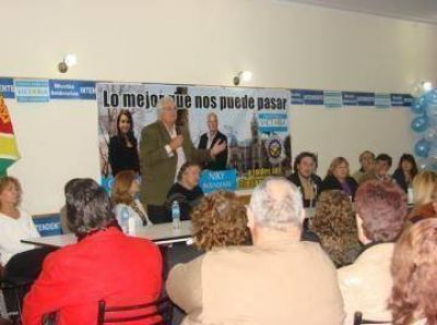 Ambrosius y equipo volvieron a Claromec� con propuestas