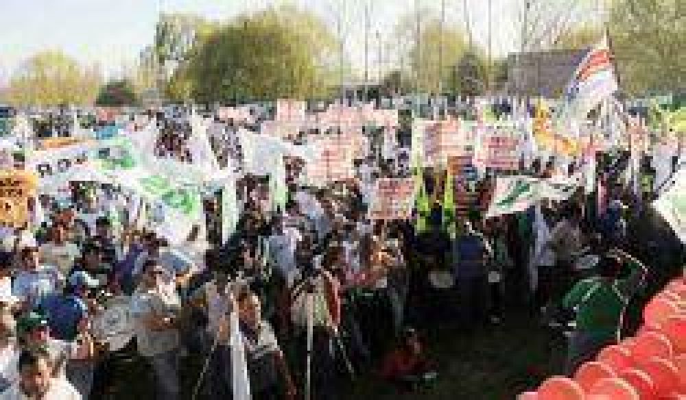 Walter Cortes en el acto de Allen pidi� rechazar los �aprietes�