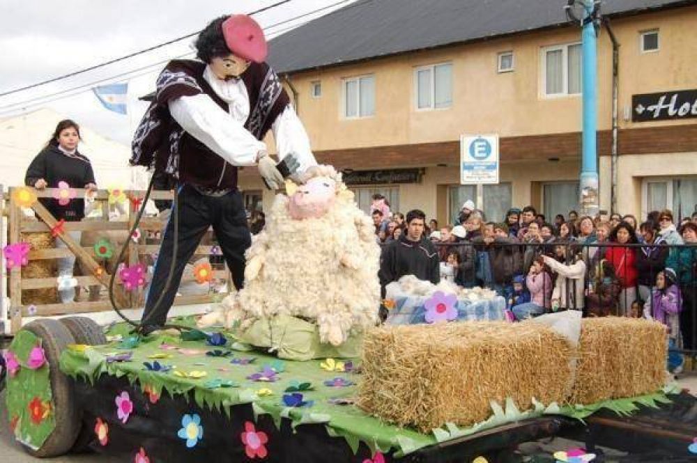 El multitudinario festejo de primavera llen� las calles en un fr�o domingo Destacado