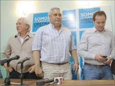 R�os y Esp�nola reconocieron la derrota del kirchnerismo provincial