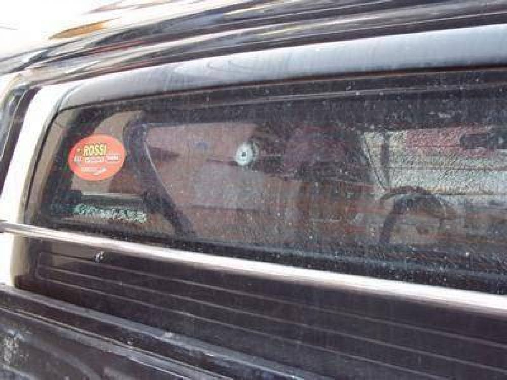 Ayer, la camioneta de  Claudio Rossi recibi� un  disparo de arma de fuego