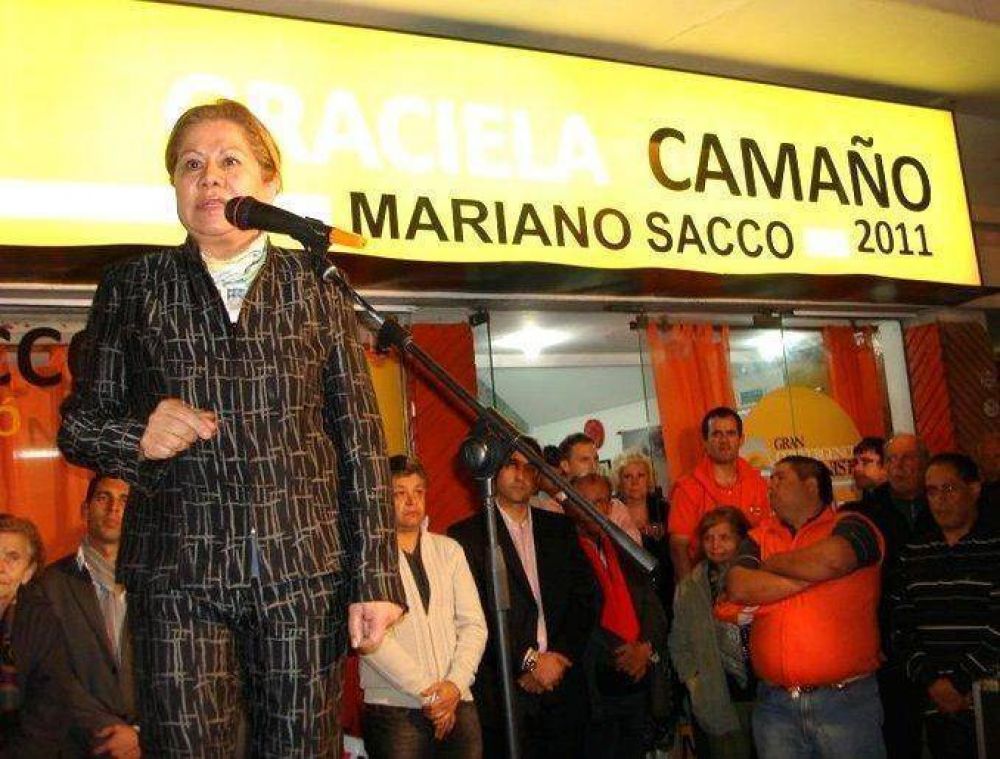 Cama�o: �Est�n apareciendo las juventudes y hay que permitirles el paso�
