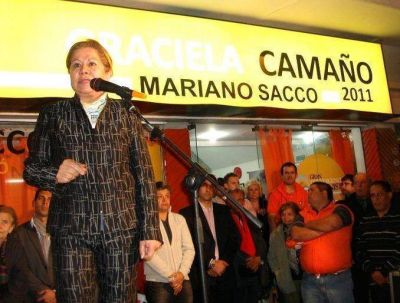 Cama�o: �Est�n apareciendo las juventudes y hay que permitirles el paso�