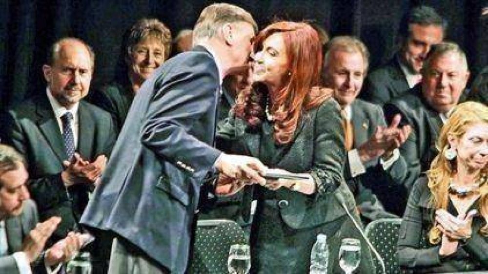 CFK:"No tomamos decisiones por el color pol�tico de la provincia"