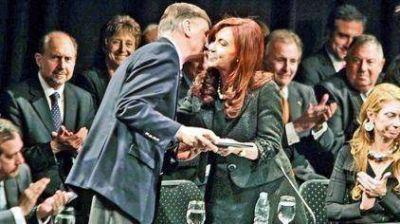 CFK:"No tomamos decisiones por el color pol�tico de la provincia"